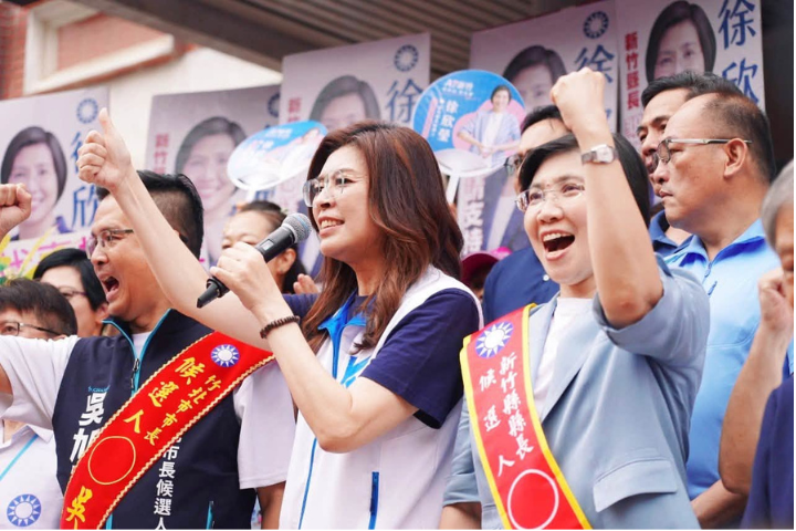 前新竹縣長揮拳揍鄭麗文！網一致開轟：對女性動手太難看