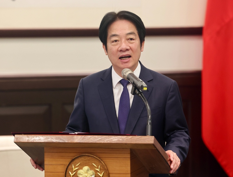 《經濟學人》認為台灣現任總統賴清德因是少數總統，施政難展開，加上台灣政治亂象叢生，社會對立嚴重，都為「棄台論」增添柴火。圖／中央社