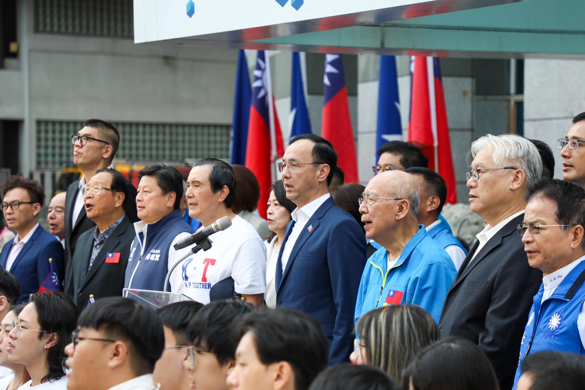 國民黨重要人士參加10日台北市政府前升旗典禮。圖／取自國民黨臉書