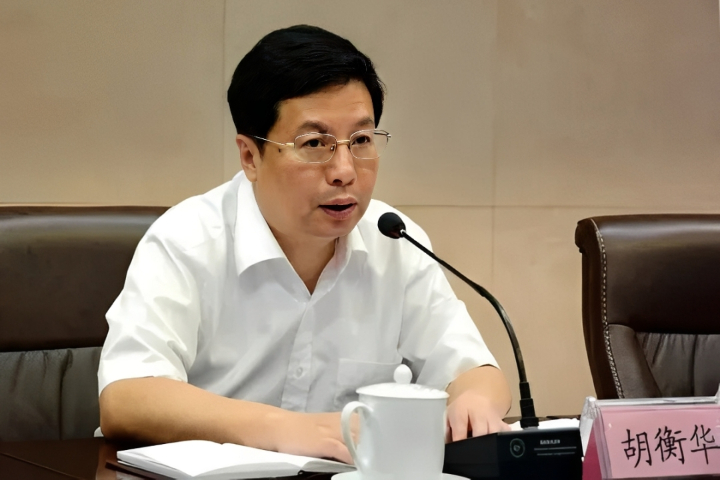 涉嫌嚴重違紀違法的重慶市長胡衡華,曾在主政長沙與重慶期間,多次為三安集團相關項目站台。圖/新浪財經