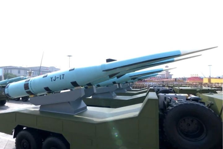 鷹擊-17主要裝備在大中型水面作戰艦艇，具備射程遠、突防能力強特點。圖/取自央視