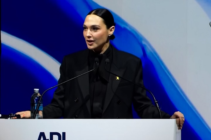 女星蓋兒加朵對外挺以色列立場鮮明。圖為她今年初發表的一場挺以色列演講。圖/翻攝自CBN News YouTube頻道