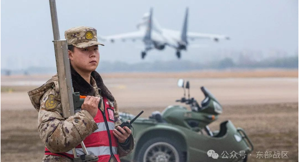 對台施壓 東部戰區公布空軍機場緊急起飛照片