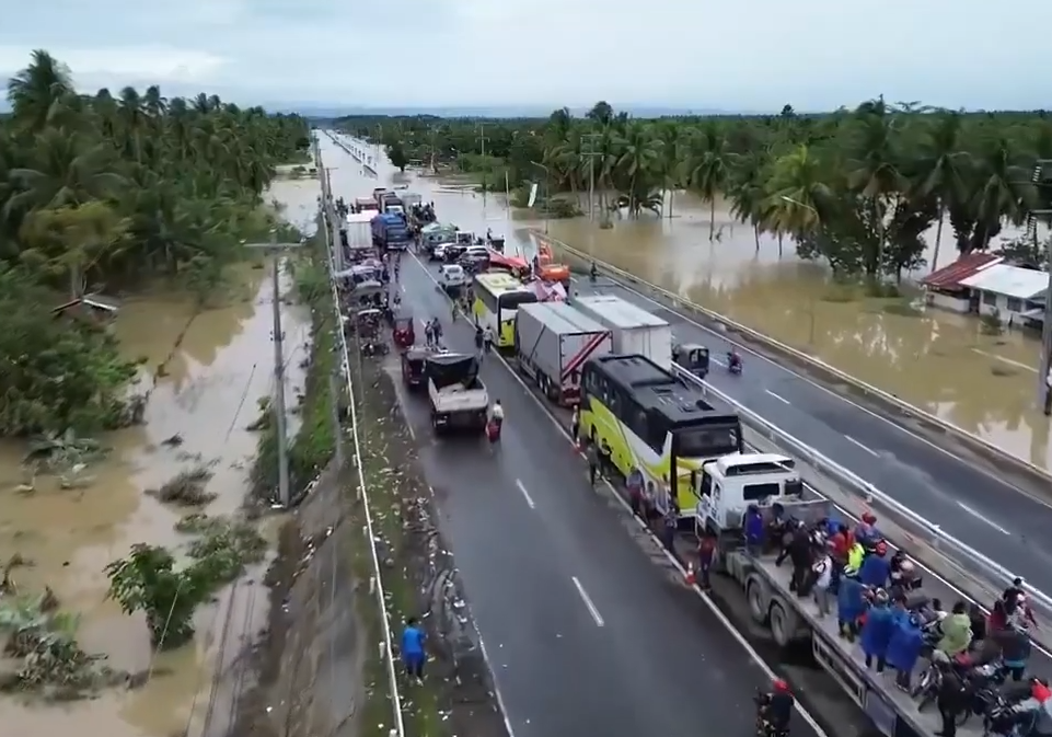 菲律賓南部暴雨成災。圖/取自Oneindia News官方《YouTube》頻道
