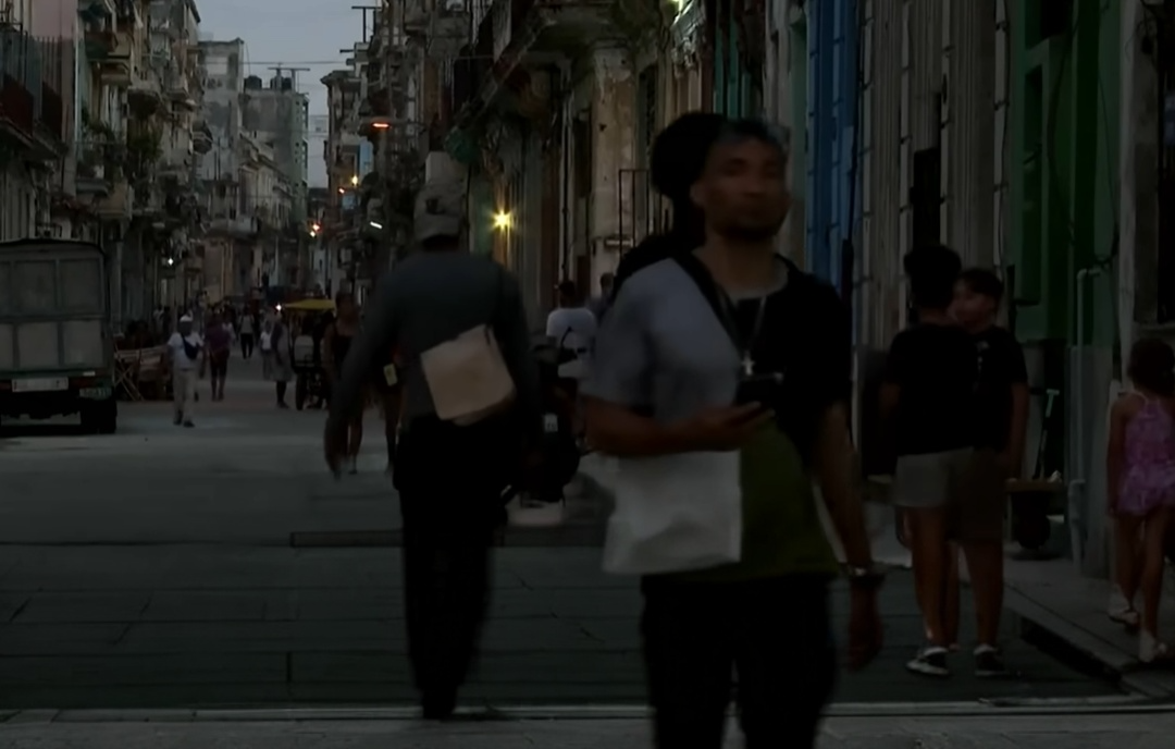 古巴特別是哈瓦那首府地帶，近期遭遇全國性停電。能源短缺，迫使古巴不得不找新的能源合作夥伴。圖／翻攝自CBS Miami yt頻道
