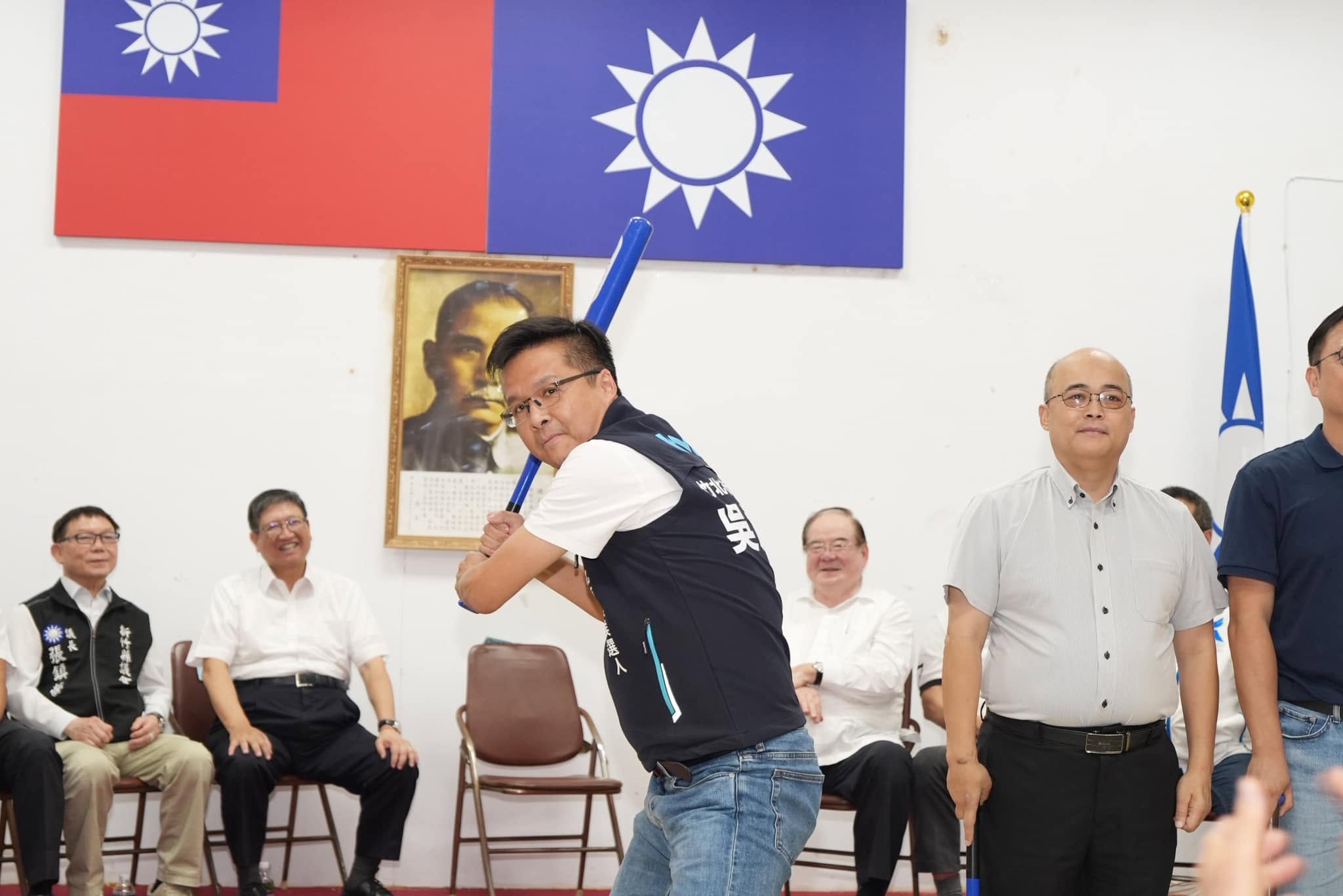 國民黨新竹縣竹北市長參選人吳旭智（中），是交大資訊科學博士，在竹北聲勢不低。圖／取自吳旭智臉書