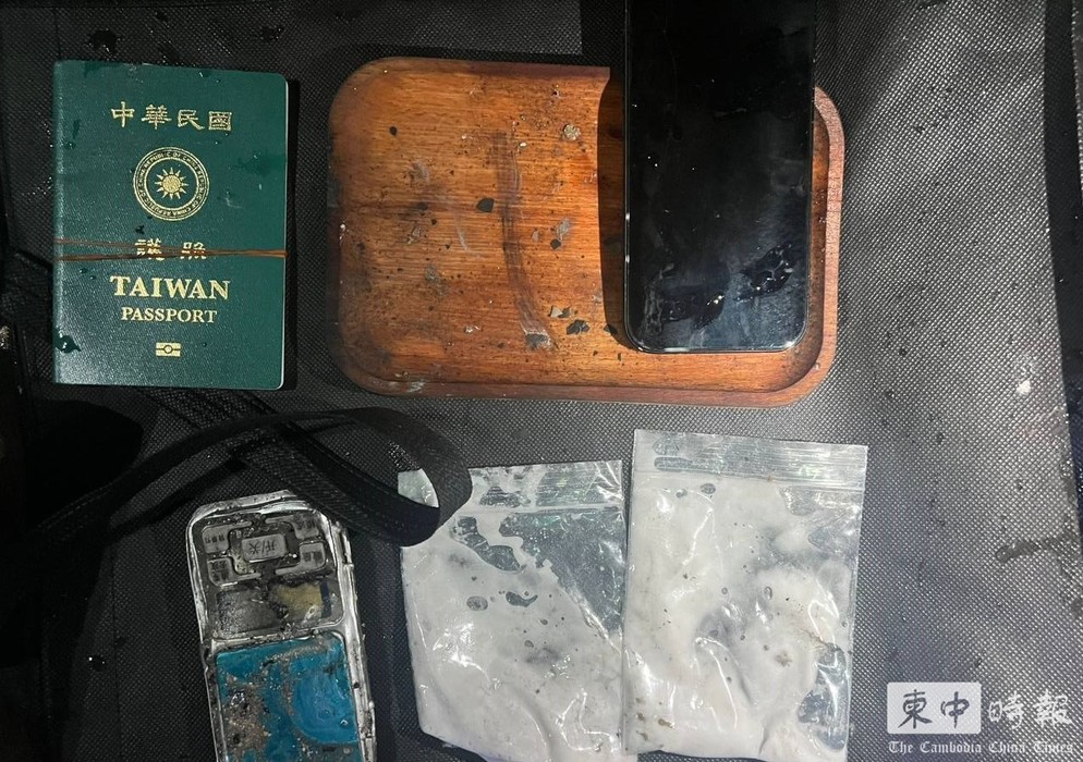 現場起出毒品逾男子的中華民國護照。圖片已獲《柬中時報》授權