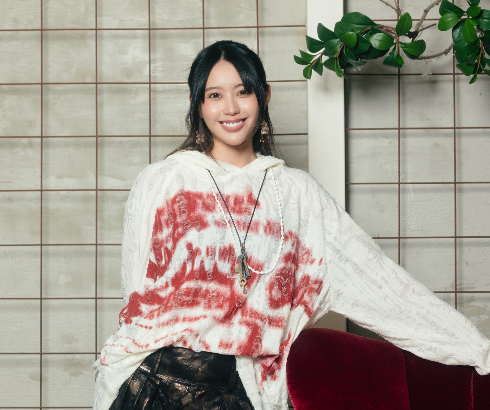 歌手李芷婷推出新單曲〈習慣後就別說痛了〉。圖/華納提供