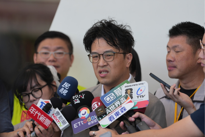 裝窮選市長？沈伯洋被爆是「課金戰士」　笑稱：這只是小額