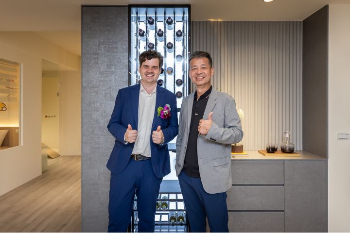 Hettich與歐德合作數年,東南亞區副總裁 Alexander Ziehe來台參觀台灣歐德國際物流中心。圖/歐德集團提供