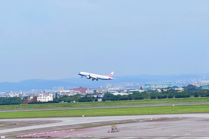 機場服務費分階段漲到千元！網問「會改玩國旅嗎」 　鄉民：國旅漲更兇
