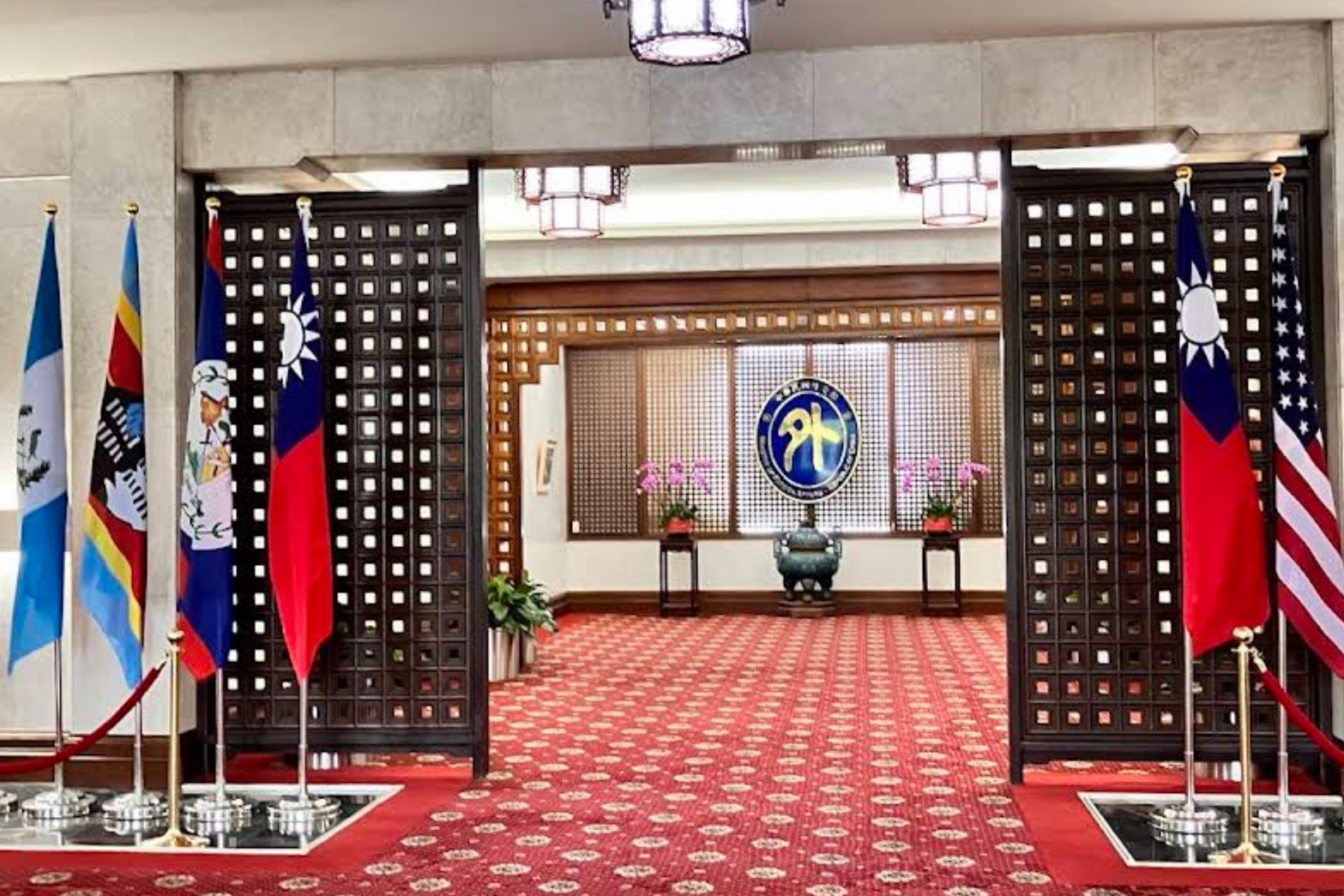 【伊朗危機】發布紅色警戒　外交部：應儘速離境