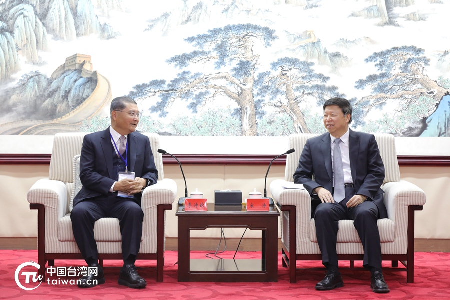 電電公會理事長李詩欽（左）2月1日上午會見國台辦主任宋濤。圖/取自中國台灣網