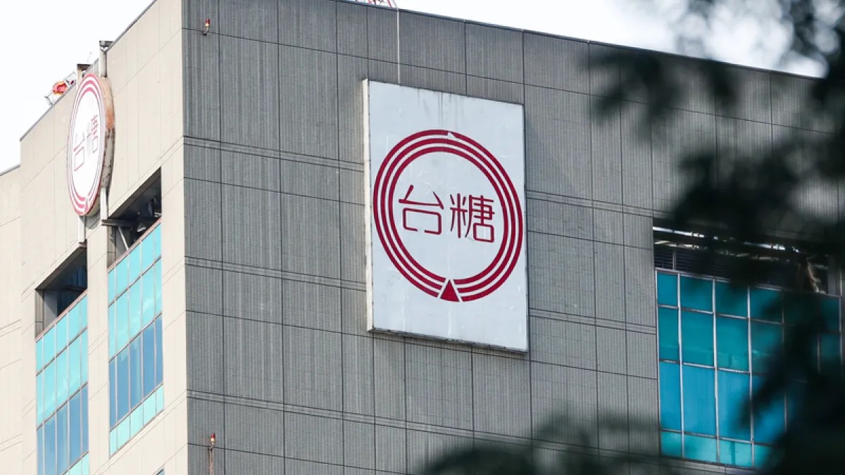 中聯問題油案延燒，台糖被質疑早在5月即檢出粗油原料苯駢芘異常，卻未向主管機關通報，引發《食品安全衛生管理法》適用爭議。圖／中央社資料照