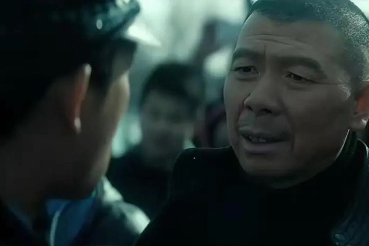 由馮小剛（右）執導、由吳亦凡主演的《老炮》，因吳亦凡涉刑事案件而被多平台撤下。圖/取自劇照