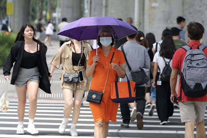 本周水氣增加天氣悶熱　周二起3天冷心低壓通過全台大雨