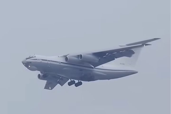 俄羅斯多架運輸機密集飛抵北京　為普丁訪中提前部署
