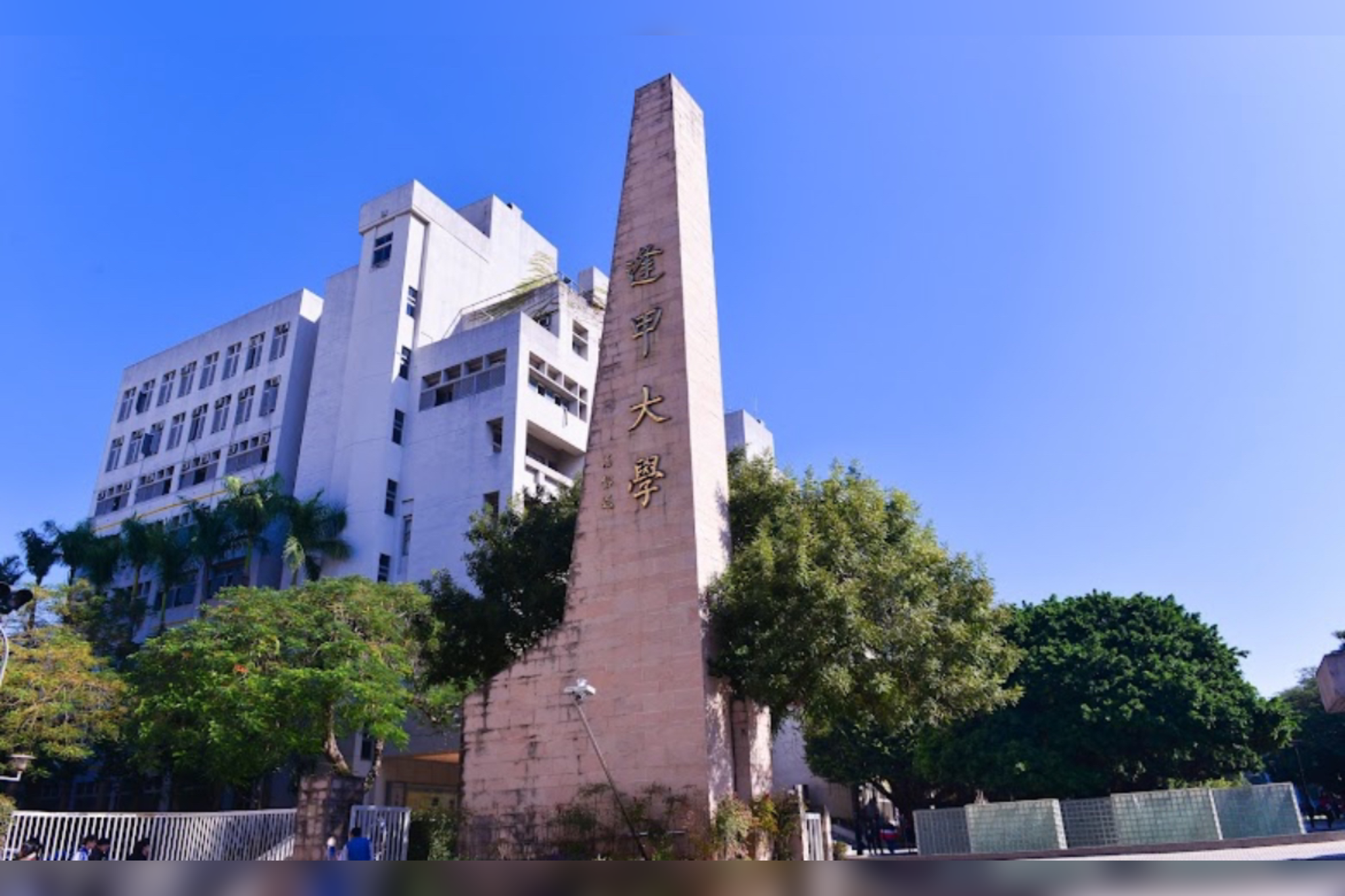 圖為逢甲大學西門。圖/取自逢甲大學西門google maps帳號