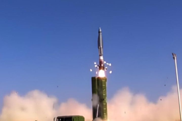 央視高調亮相 大陸稱「武統神器」東風-100罕見出鏡
