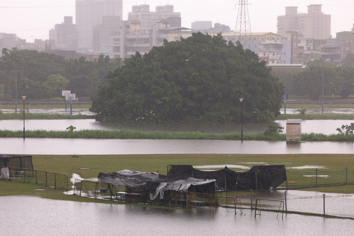 共伴效應大台北持續強降雨　晚起擴大至宜蘭北花蓮