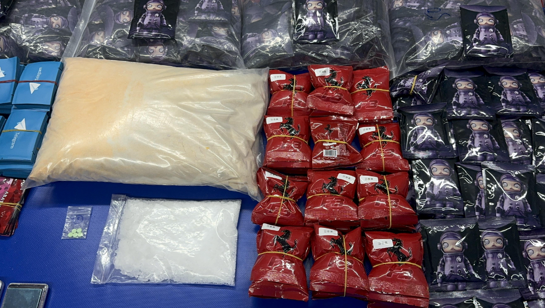 3名嫌犯住處起出大批毒品與原料。圖/取自柬埔寨肅毒局