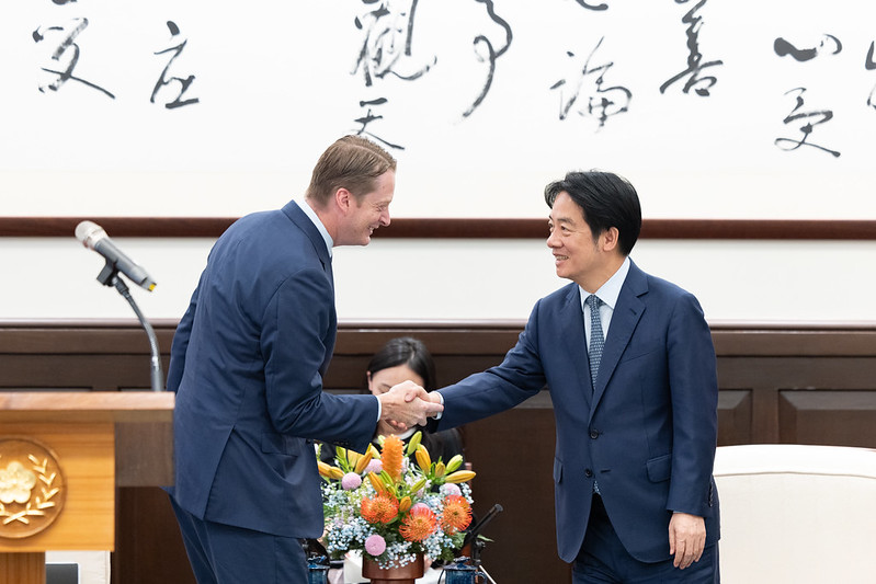 【梅花社論】笨蛋，問題是疑賴論！