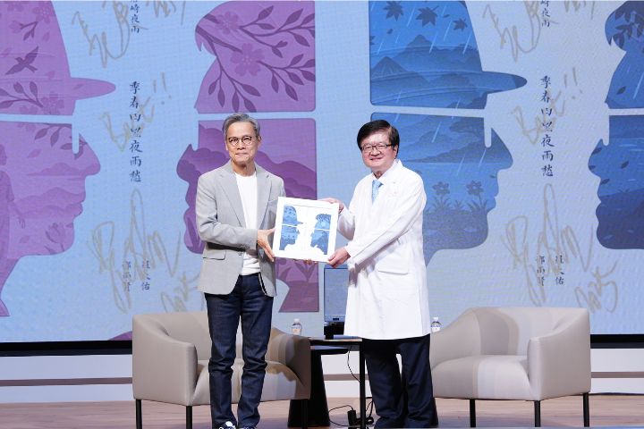 長庚醫院舉辦羅大佑音樂分享會　千張黑膠捐贈挹注公益　