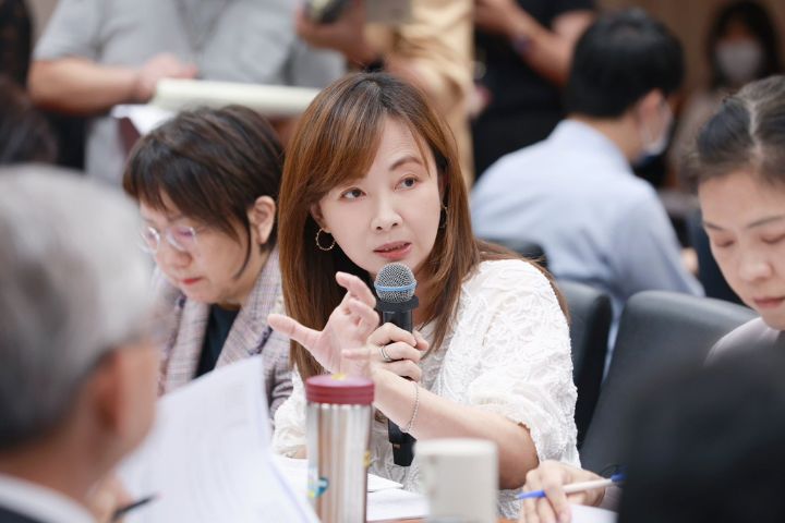 大獵巫時代來臨！港澳小姊姊「拍自強隧道」遭青鳥公審 網批：郭昱晴教出來的