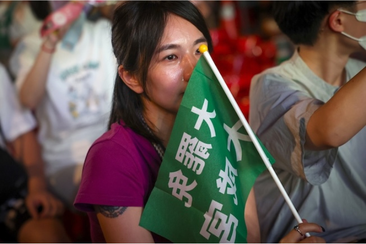 726大罷免日前落幕，國民黨前副秘書長張雅屏分析，藍營要把反共產主義的論述講清楚。圖為反共護台志工聯盟26日在台北濟南路舉行開票之夜，支持者對結果很不滿意。圖／中央社