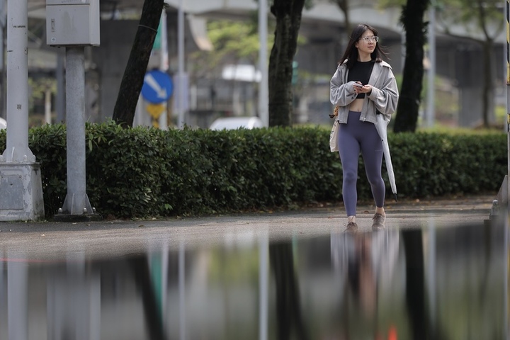 連假第2天鋒面報到雨勢明顯　西半部大雨或局部豪雨