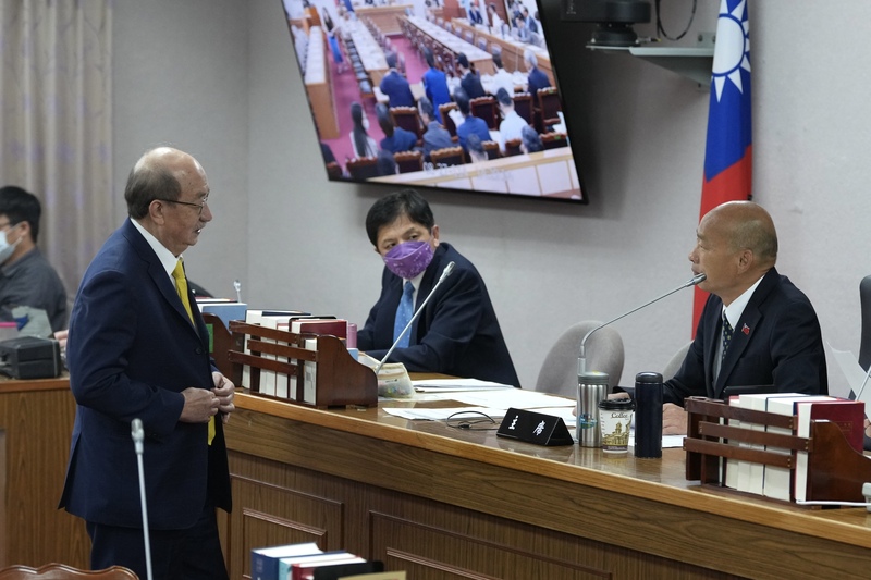 普發1萬完成黨團協商！老柯2分鐘精簡發言被韓國瑜調侃