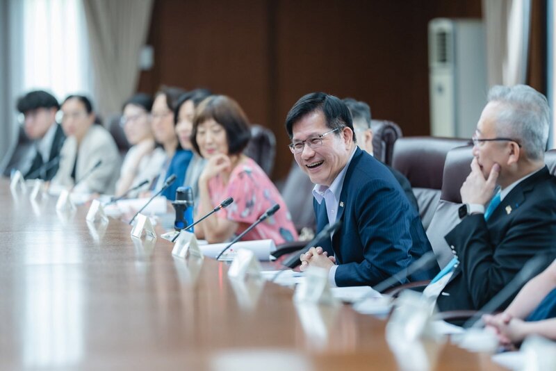 替代役男林睿庠國際販毒被美國FBI逮捕，外交部切割卸責，部長林佳龍日前還在大談「品牌識別優化」。圖/中央社