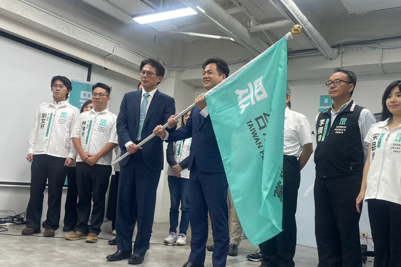 民眾黨正式徵召邱臣遠戰竹北！黃國昌：聯手徐欣瑩、高虹安成「大新竹最強鐵三角」 
