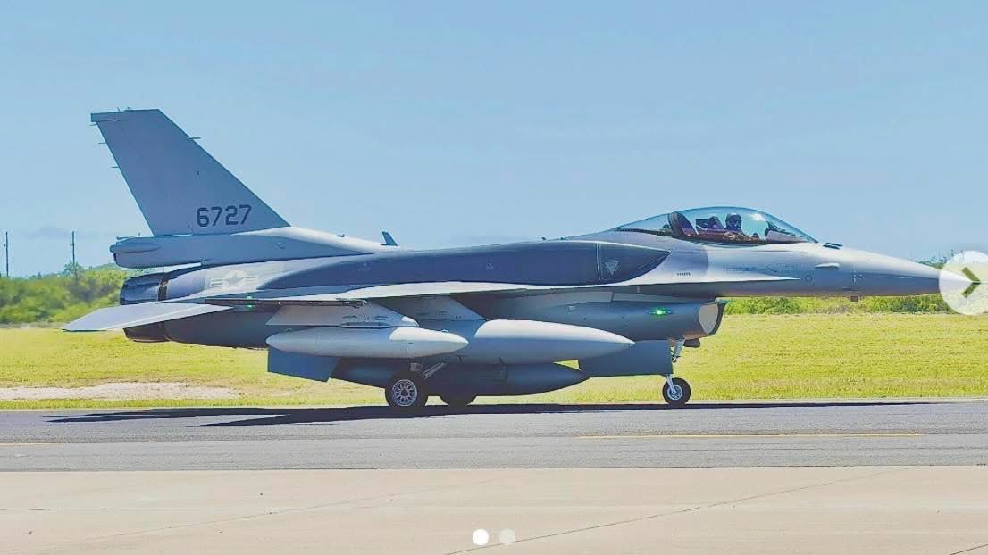 圖為首批即將抵台的、編號為6727的新F-16，軍事迷高度關注。圖/取自Matt IG