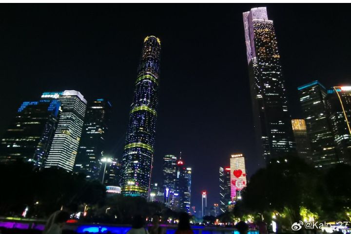 人們懷念的不只是「經濟上行」的表象，懷念的是黃金時代隨時可以起飛的推背感。圖/取自Kalo_27微博