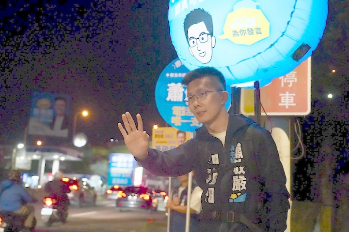 停權還能贏初選？蕭敬嚴民調奪冠引炸鍋　徐巧芯批黨部是一坨屎！