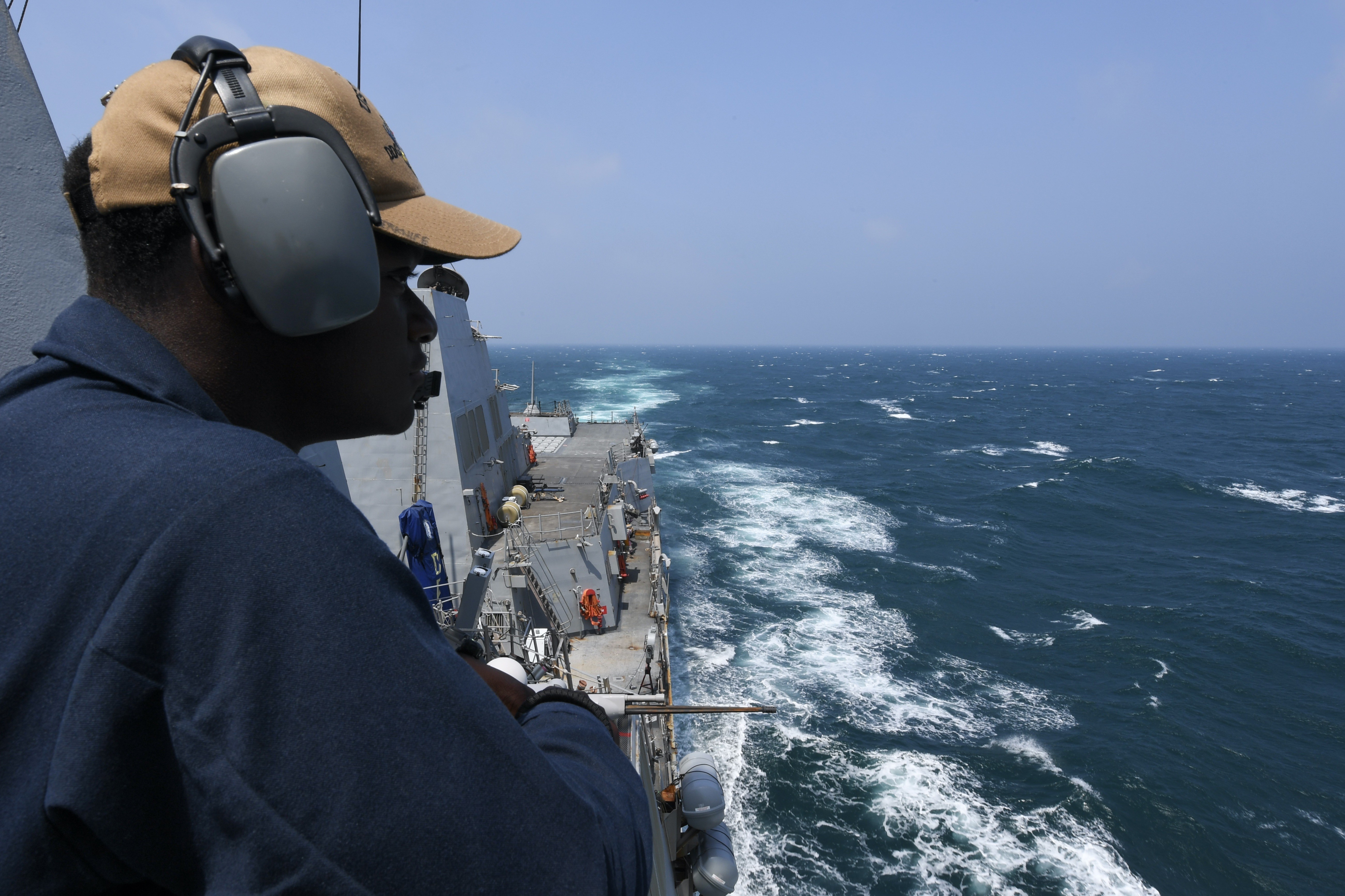 美軍艦過台海，美先發布消息，陸再反應，這是過去常態。如圖去年5月8日美伯克級驅逐艦經台海。今次最大不同是，東部戰區先發布。圖／取自美軍海軍官網