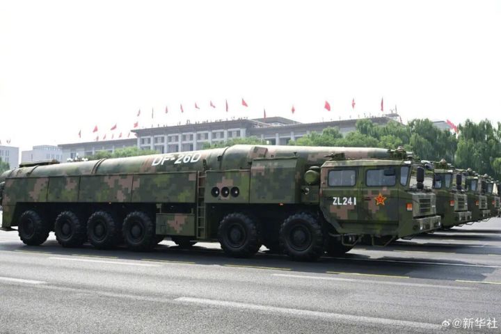 東風-26射程超過3000公里，具備核與常規雙重能力，外界也普遍認為存在反艦作戰用途。圖/取自新華社微博
