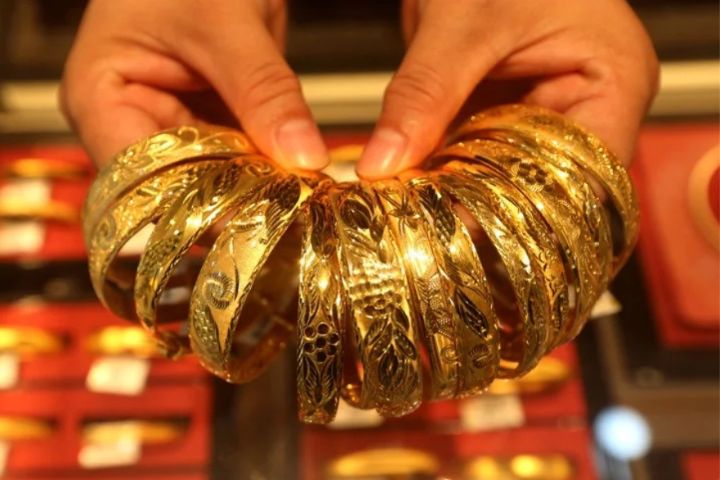 金價重挫創15年最慘單周跌幅　跌破4500美元關卡、避險地位動搖