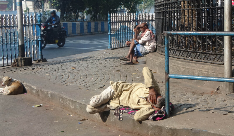 印度首都德里接連遭逢熱浪，192名遊民因酷熱天候死亡。圖為德里街友。圖/中央社