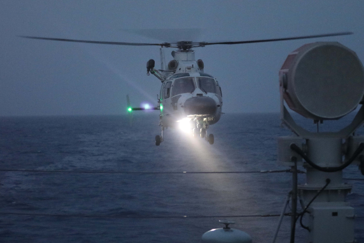 東部戰區機艦進行橫跨晝夜的實戰化訓練。圖/取自東部戰區微博