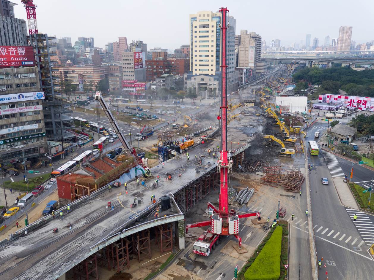 前民眾黨主席柯文哲在台北市長任內，打開北門天際線的忠孝橋引道拆除作業被質疑圖利。圖/取自台北市政府工務局網站