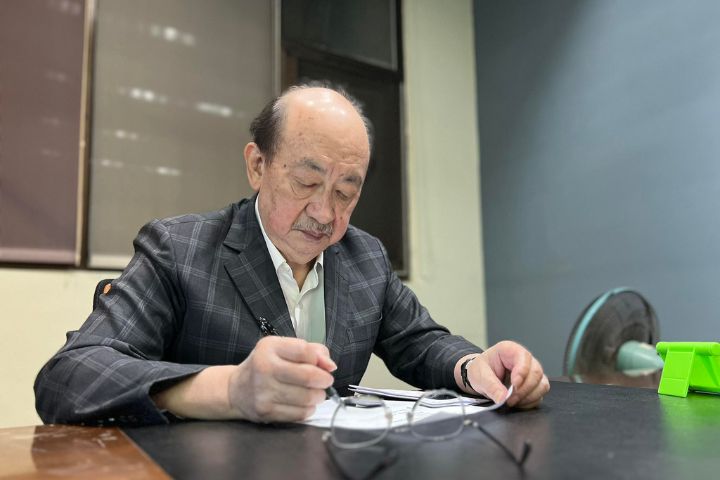 被外界稱為「萬年總召」的柯建銘已公開表態將登記連任民進黨團立院總召。圖/取自柯建銘臉書