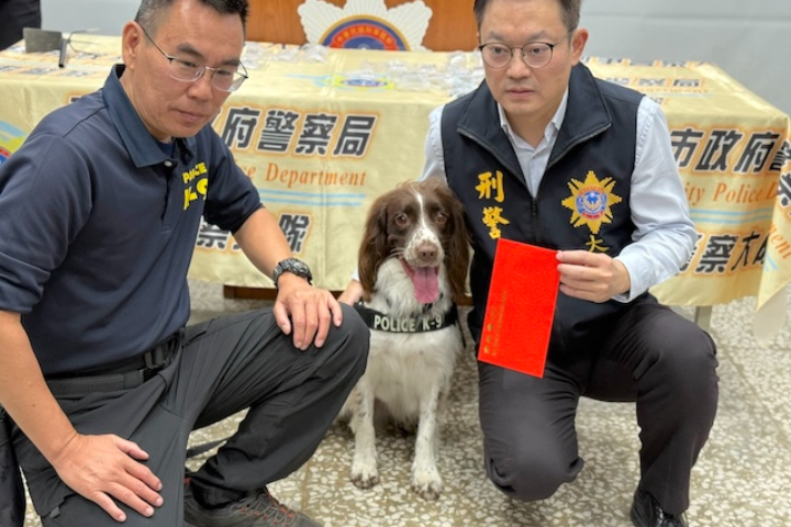  毒販「毒埋土內」讓客人自取　神犬助高市刑大破案