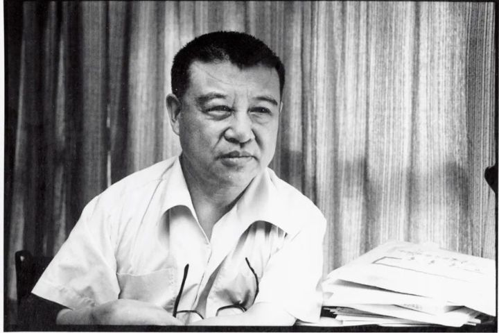 在台灣大學歷史系任系主任時的許倬雲。圖/取自澎湃新聞