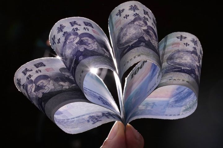 新台幣盤中貶破32元　央行調節收31.972元、周線轉貶