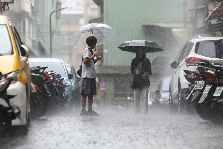 多雲到晴雙北等5地防36度高溫　午後局部雷陣雨