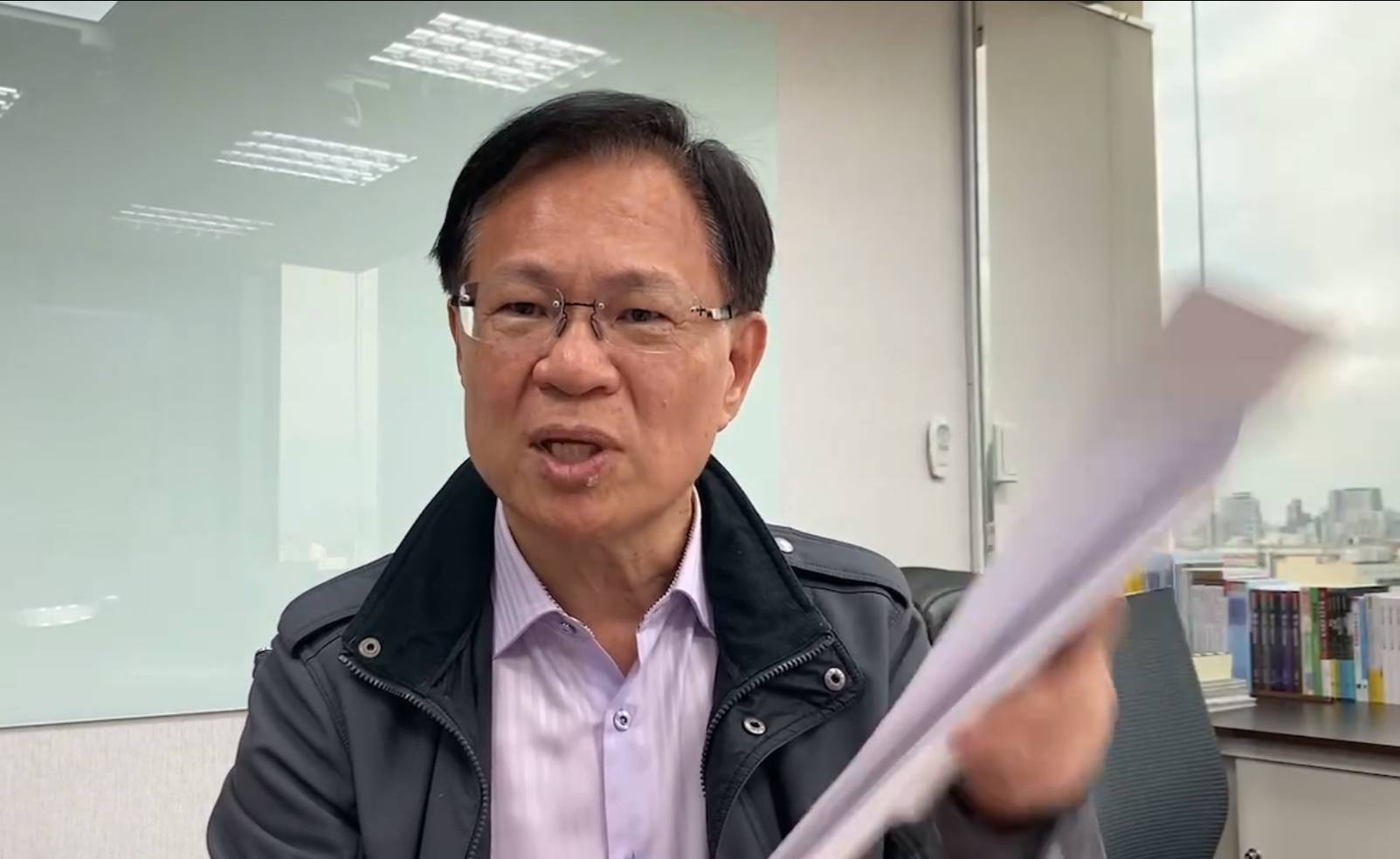 民眾黨團副總召張啓楷20日怒批民進黨團幹事長吳思瑤針對總預算及財劃法造謠生事。圖/翻攝自張啓楷影片