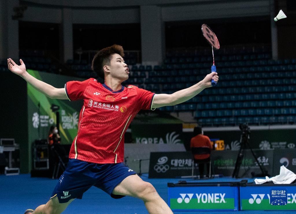 羽毛球是很激烈的運動，圖為中國選手翁泓陽在比賽中回球。圖／取自新華社
