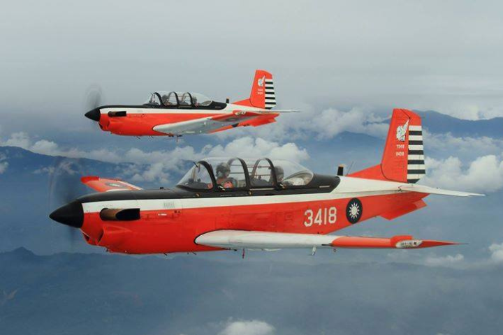【快訊】T-34教練機今墜毀　2中校飛行員殉職　空軍成立專案小組釐清